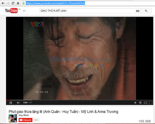 Mở YouTube và tìm video yêu thích