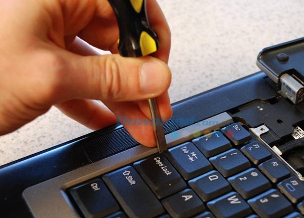 Cấp cứu nhanh khi laptop bị dính nước