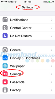 Vào settings / sounds trên iPhone