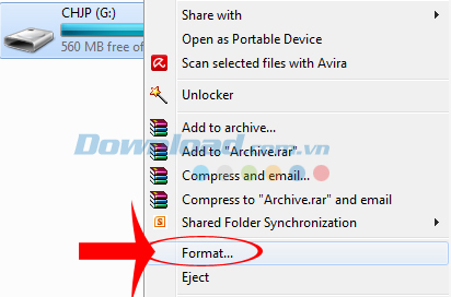 Chuột phải vào ổ USB, chọn Properties