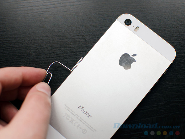 Kiểm tra khay sim và sim