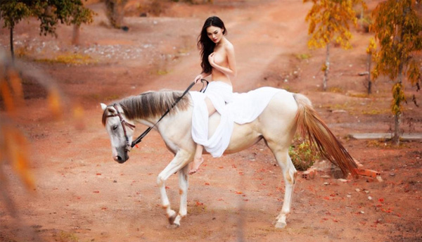 Từ ngày 01/01/2017, người đẹp được chụp ảnh khỏa thân Từ ngày 01/01/2017, người đẹp được chụp ảnh khỏa thân