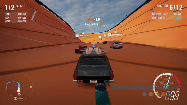 Điều khiển xe nằm giữa đường đua Điều khiển xe nằm giữa đường đua