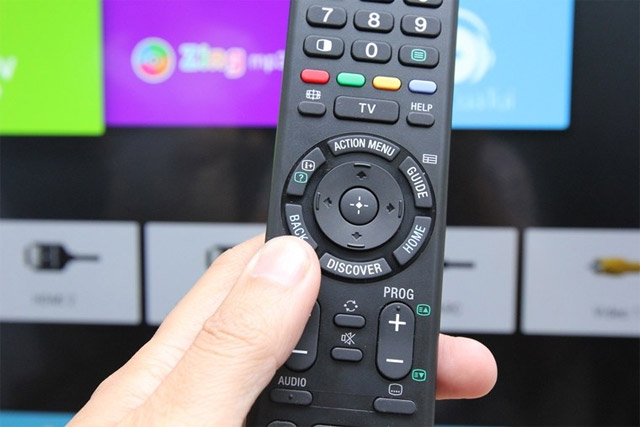 Nhấn nút BACK trên remote