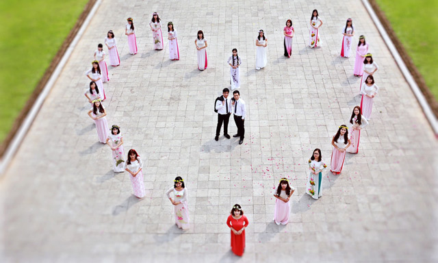 Chụp ảnh kỷ yếu hình trái tim