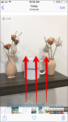 Vuốt từ dưới lên trên bức ảnh của mình