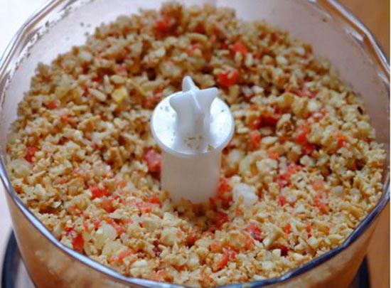 Trộn nhân bánh trung thu