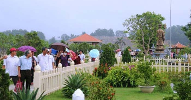 Kỉ niệm em đi thăm mộ cùng gia đình