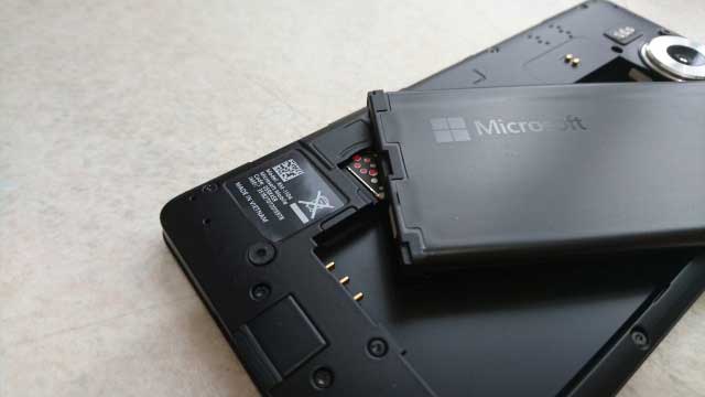 Pin bị hỏng, cáp sạc kém chất lượng khiến điện thoại nóng khi sạc