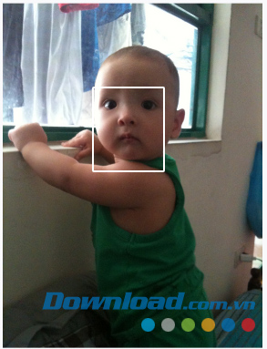 Click vào mặt em bé 