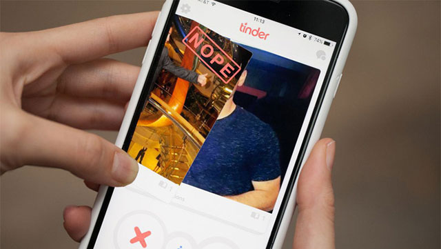 Thao tác chọn bạn không vội vàng trên Facebook Dating