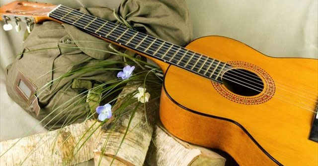 Phân tích bài thơ Đàn ghi ta của Lor-ca