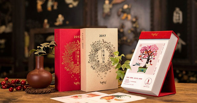 Tả tấm lịch treo tường trong nhà em