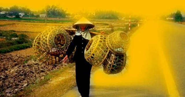 Hình ảnh bà Tú quanh năm buôn bán, vất vả 