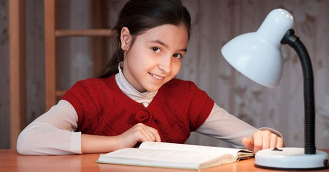 Tả chiếc đèn học của em