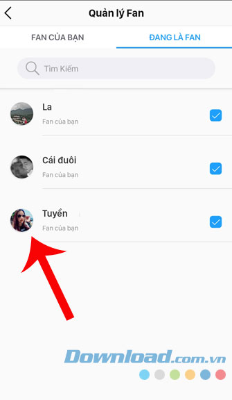 Nhấn vào Tài khoản của người mà mình muốn nhắn tin