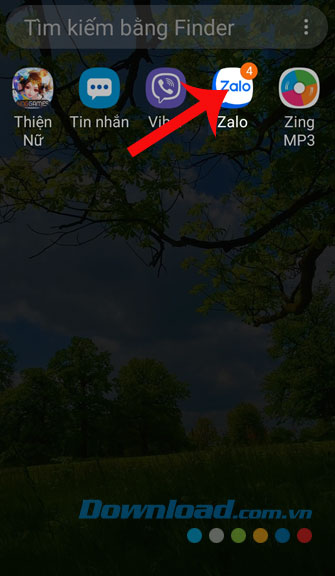 <p><strong>Bước 1:</strong> Nếu muốn ẩn cuộc trò chuyện thì đầu tiên chúng ta cần phải mở<strong> ứng