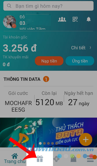 Ấn vào biểu tượng hộp quà