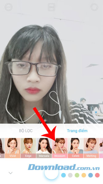 Nhấn vào mục Trang điểm