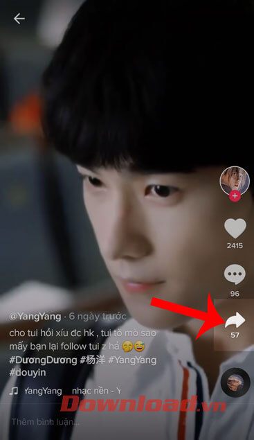 <p><strong>Bước 2:</strong> Nhấn vào nút<strong> chia sẻ</strong> ở phía bên phải của màn hình.</p>