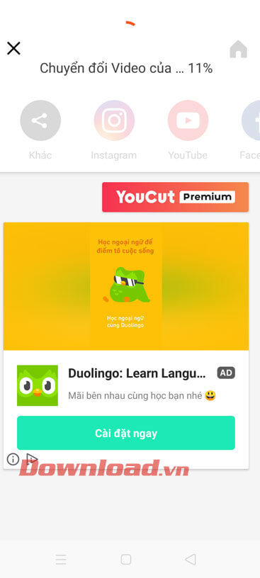 Đợi một lát để tải video về điện thoại