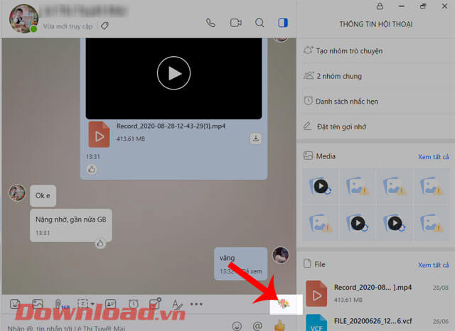 Nhấn vào biểu tượng sticker