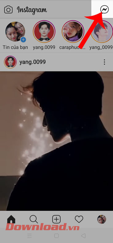 Nhấn vào biểu tượng tin nhắn Messenger