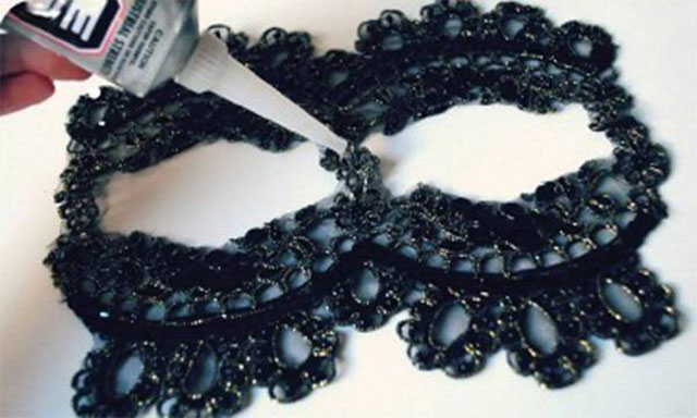 Cắt rời hai múi một, chập mặt trong vào giữa