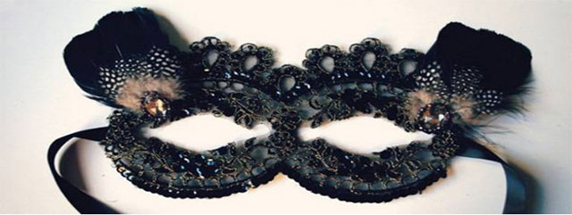 Đính ruy băng làm dây cột.