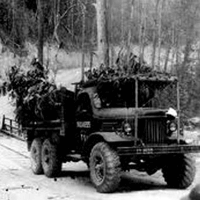 Văn mẫu lớp 9: Ý nghĩa nhan đề của Bài thơ về tiểu đội xe không kính (Dàn ý + 16 mẫu)