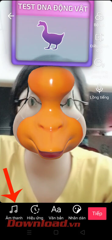 Chèn nhạc nền và nhãn dán vào video