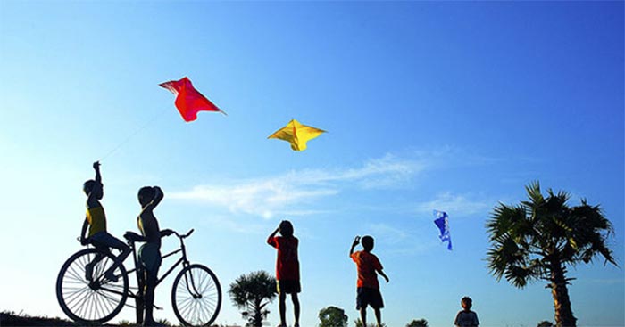 Tập làm văn lớp 4: Tả cánh diều tuổi thơ 3 Dàn ý & 11 bài văn tả cánh diều lớp 4