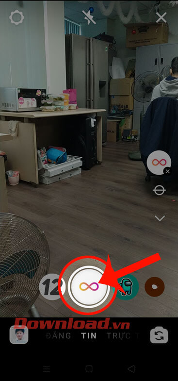 Chạm và giữ vào hình tròn 