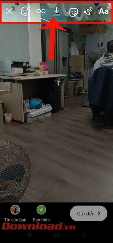 Chèn nhãn dán, văn bản, nét vẽ vào video