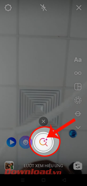 Chạm vào biểu tượng kính lúp
