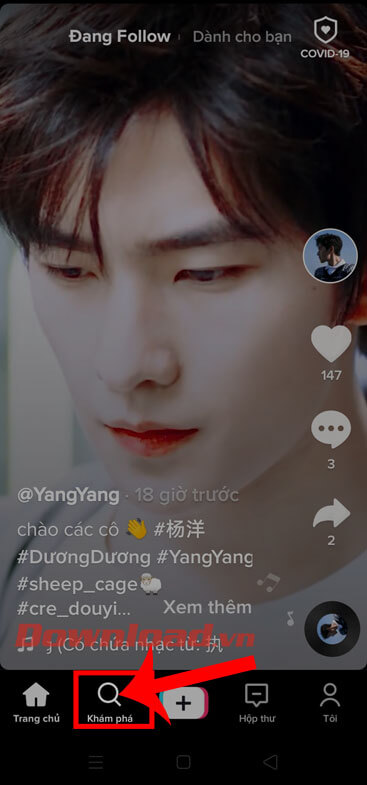 Nhấn vào mục Khám phá