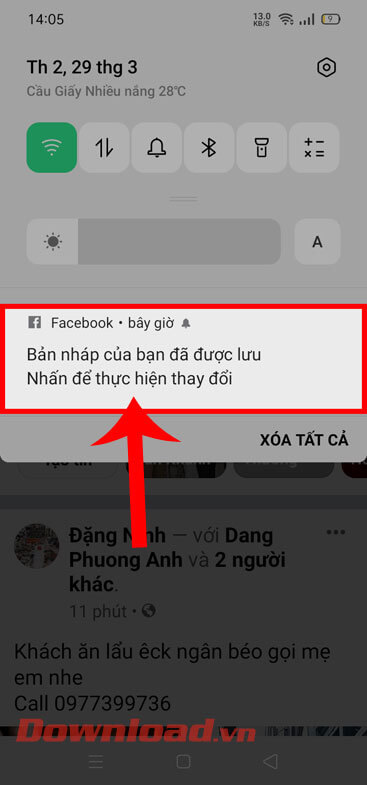 Chạm vào thông báo Facebook trên điện thoại