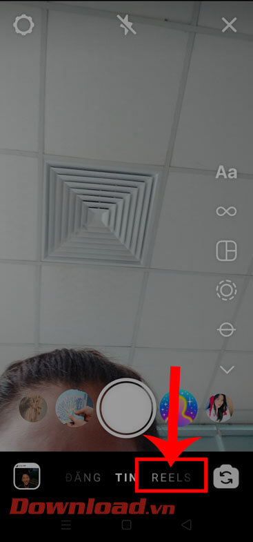 Chạm vào mục Reels