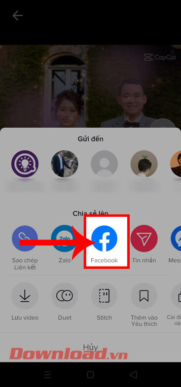 Ấn vào biểu tượng Facebook
