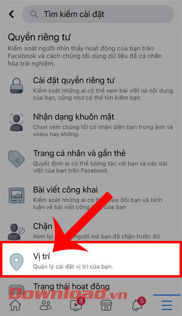 <p><strong>Bước 4:</strong> Tiếp tục vuốt màn hình xuống phía dưới đến mục <em>Quyền riêng tư</em>,