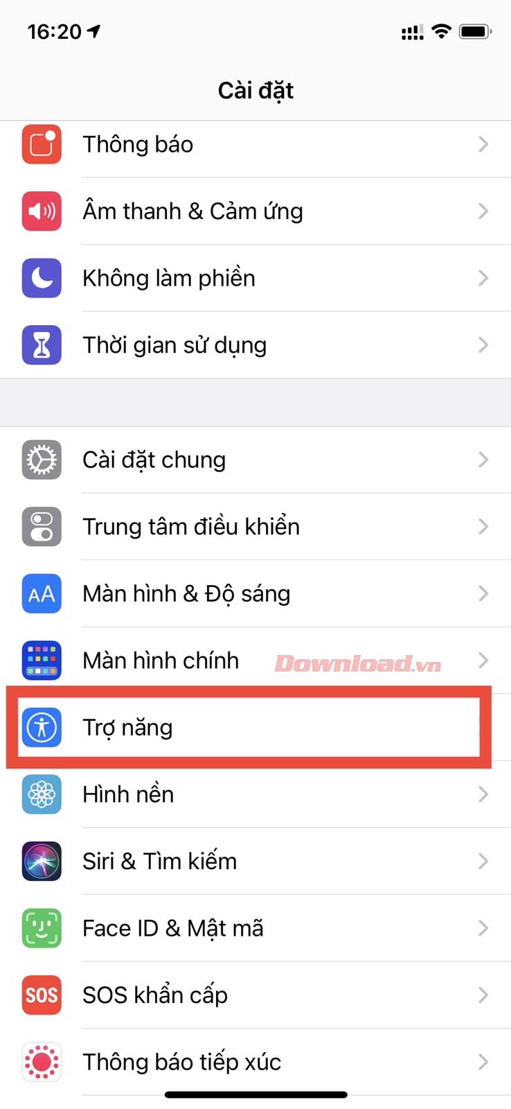 <p>2. Cuộn xuống dưới và chạm <strong>Trợ năng</strong>.</p>