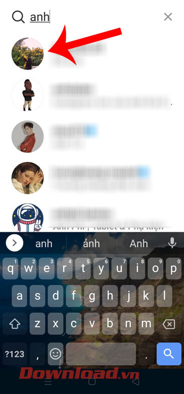 Tìm kiếm tài khoản Instagram mà bạn muốn gắn thẻ