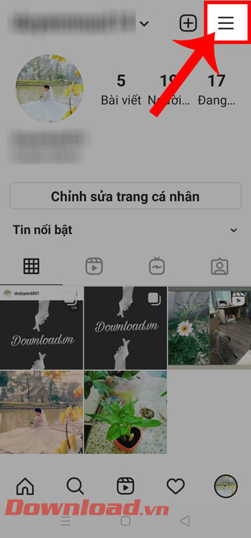 <p><strong>Bước 2:</strong> Trong trang cá nhân của mình, nhấn vào <strong>biểu tượng ba dấu gạch ngang</strong>