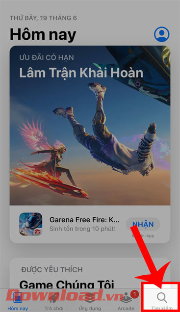 <p><strong>Bước 2: </strong>Trong trang chủ của cửa hàng ứng dụng, nhấn vào <strong>biểu tượng tìm kiếm</strong>