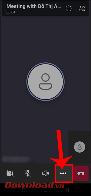 <p><strong>Bước 2:</strong> Tại phòng họp online bây giờ, nhấn vào <strong>biểu tượng dấu ba chấm</strong>