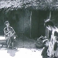 Văn mẫu lớp 8: Đóng vai bà hàng xóm kể lại đoạn trích Tức nước vỡ bờ