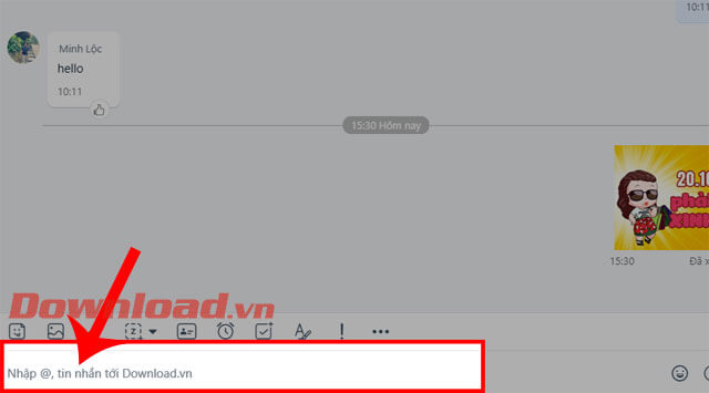 <p><strong>Bước 2:</strong> <strong>Đi tới một cuộc hội thoại bất kỳ</strong> mà bạn muốn gửi nhãn dán