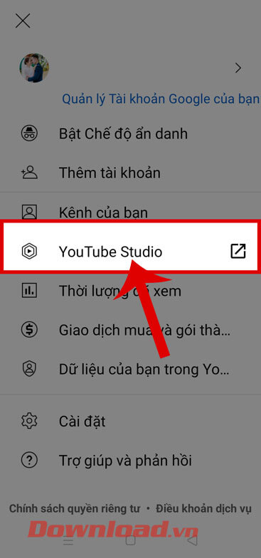<p><strong>Bước 2: </strong>Ở khung cửa sổ tài khoản Youtube của mình, ấn vào mục <strong>Youtube Studio.</strong></p>