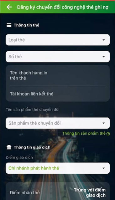 <p><strong>Bước 4: </strong>Ở mẫu đăng ký chuyển đổi thẻ,<strong> nhập đầy đủ và chính xác Thông tin