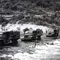 Chia sẻ và đọc: Bài thơ về tiểu đội xe không kính - Tiếng Việt 4 Cánh diều